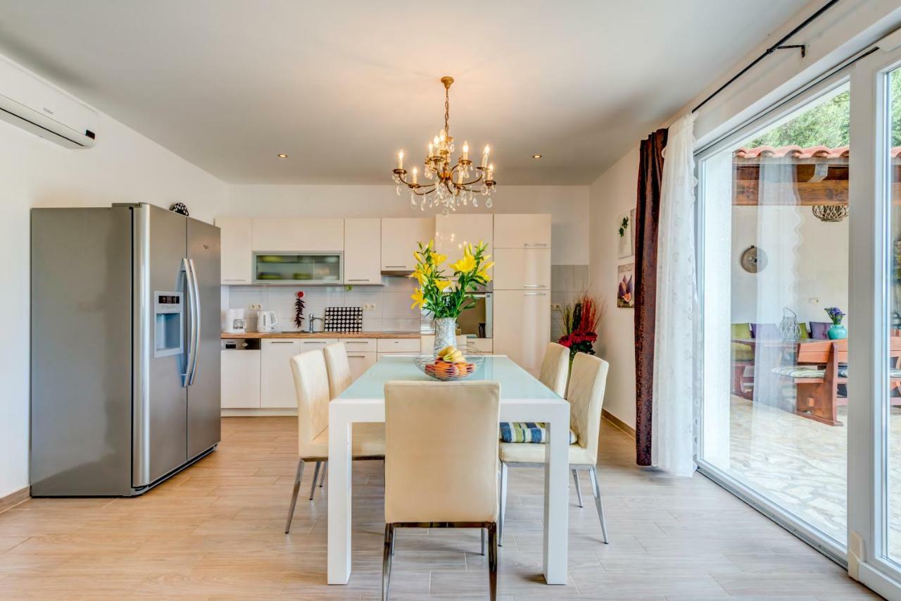 Holiday Home Figa Omiš Dış mekan fotoğraf